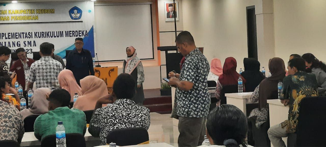 kadis p dan p keerom, saat buka Bimtek Kurikulum Merdeka